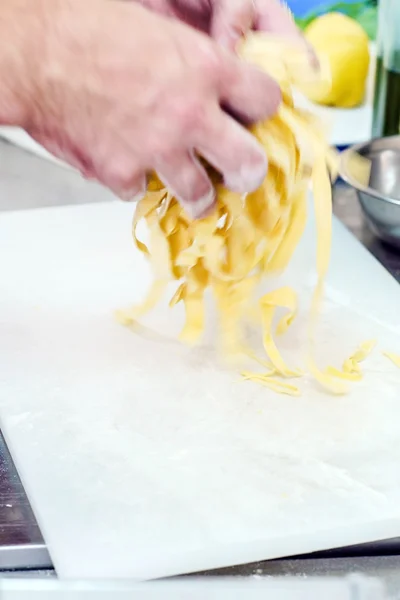 Male chef making pasta — Stock Photo, Image