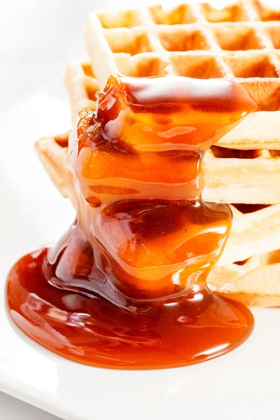 Belgische Waffeln mit Sirup — Stockfoto