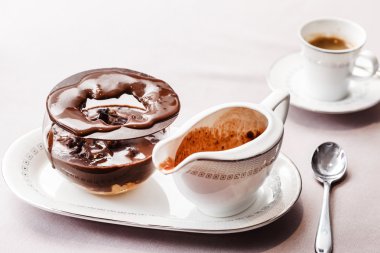 tablo üzerinde çikolata tatlı