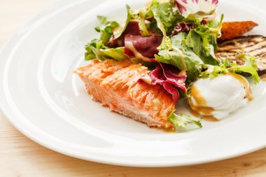 Somon ızgara sebzeli