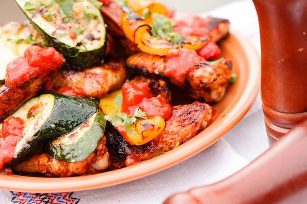 Grilled vegetables and chicken — Stock Photo, Image