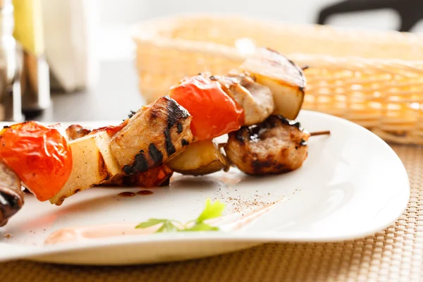 Kebab met varkensvlees en peren — Stockfoto