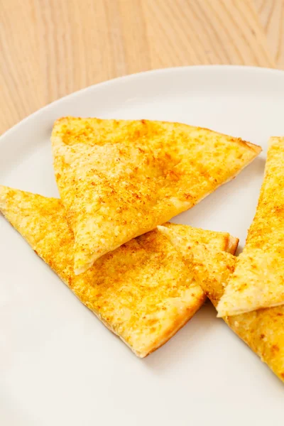 Pan de maíz en plato —  Fotos de Stock