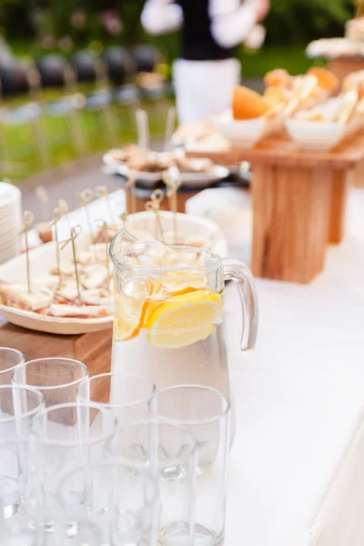 宴会テーブルのケータリング — ストック写真