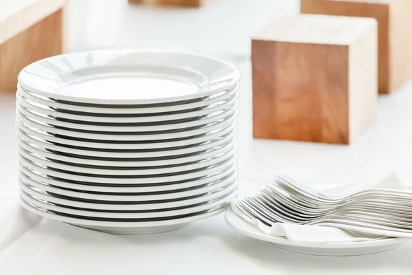 Empty white plates and forks — Stock Photo, Image