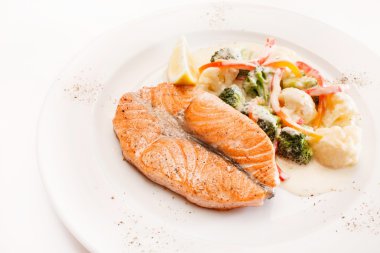 sebzeli somon bifteği