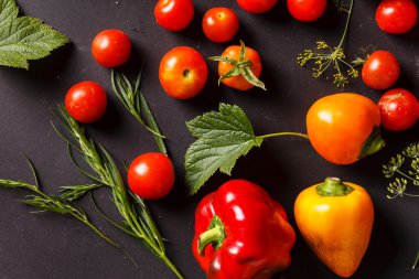 otlar ile taze sebze