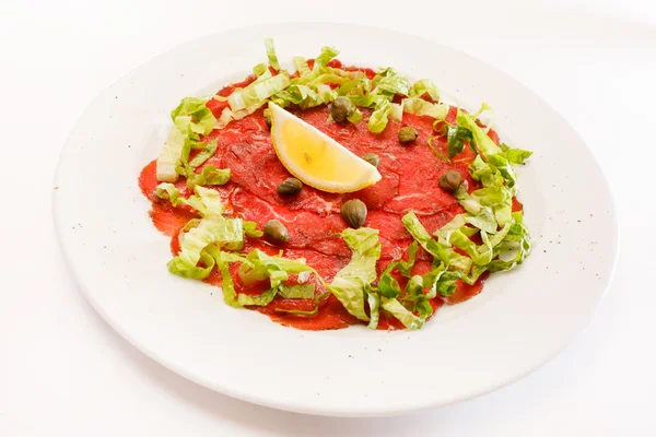 Carpaccio de ternera en plato — Foto de Stock