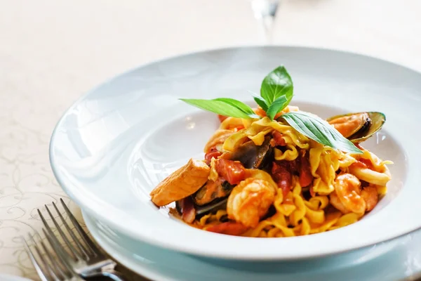 Healthy seafood pasta — Stock Photo, Image