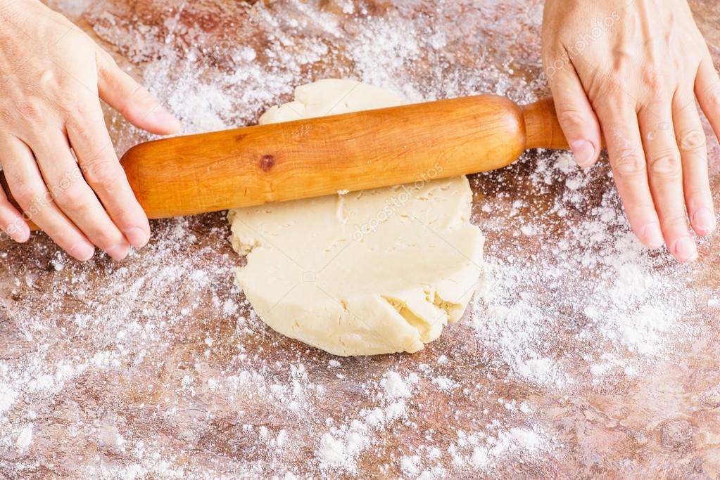 Chef preparing pastry