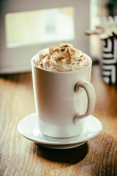 Chocolate quente com creme — Fotografia de Stock