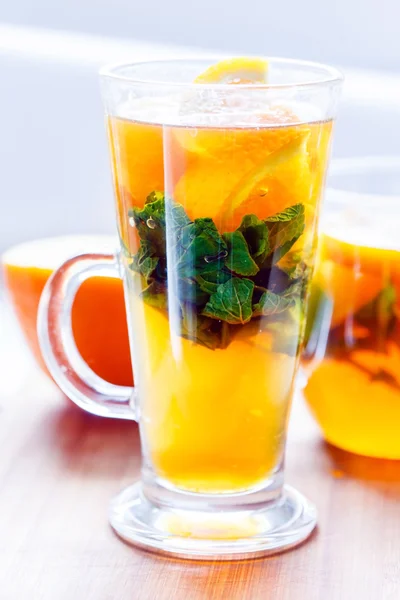 Oranje thee met munt — Stockfoto