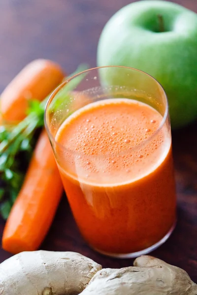 Healthy carrot smoothie — Stock Photo, Image