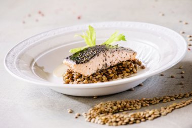 Mercimek ile Somon fileto