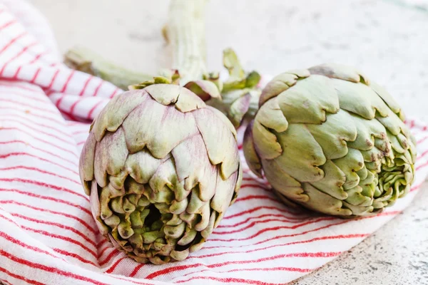 Fresh green artichokes — Stock Photo, Image