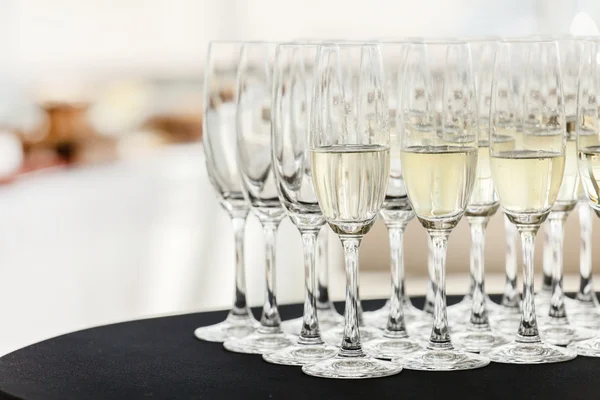 Champagneglas på bordet — Stockfoto