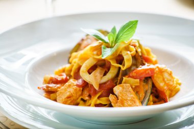 sağlıklı deniz ürünleri makarna