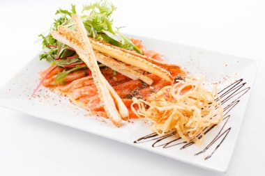 Somon meze tabağı üzerinde