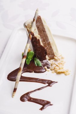 dondurma pasta plaka üzerinde