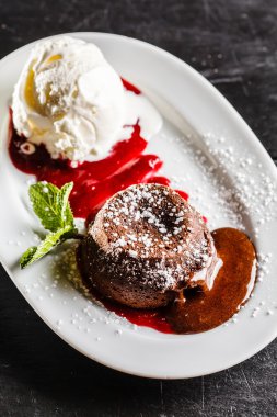 Dondurmalı çikolatalı pasta.