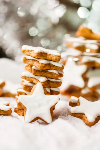 Kerstkoekjes in de vorm van sterren — Stockfoto