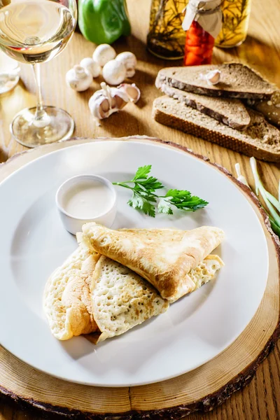 Frittelle su piatto bianco — Foto Stock