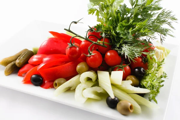 Légumes frais sur assiette — Photo