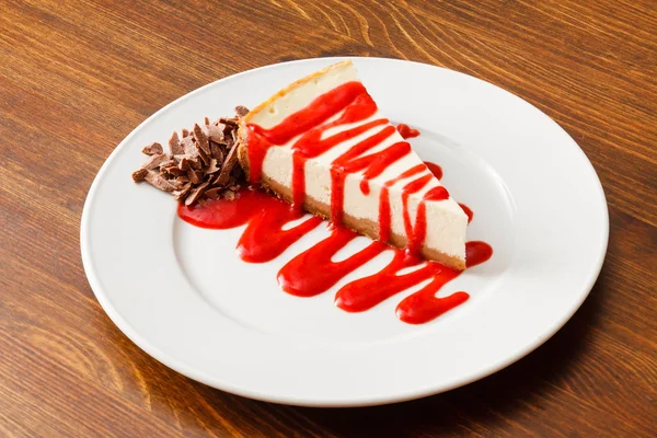 Cheesecake with strawberry sauce — Stock Photo, Image