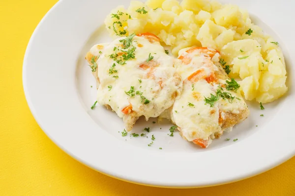 Schnitzel mit Kartoffelpüree — Stockfoto