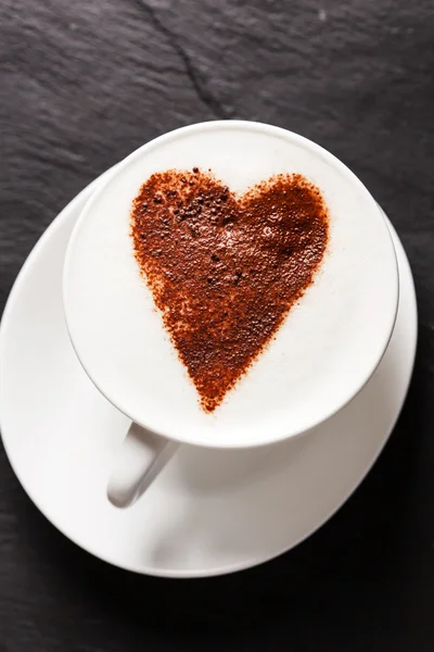 Cappuccino saboroso com coração — Fotografia de Stock