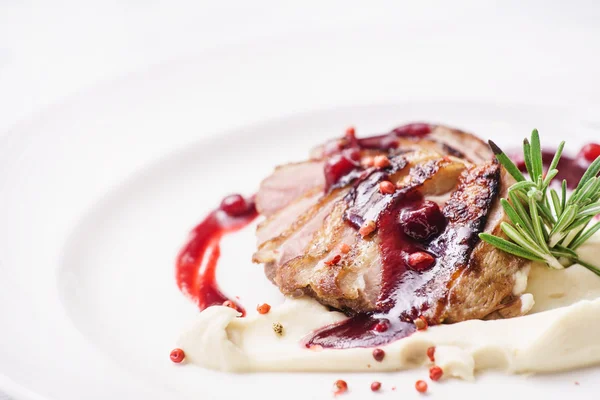 Duck breast with mashed potato — Stock Photo, Image