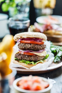 Sığır eti lezzetli burger