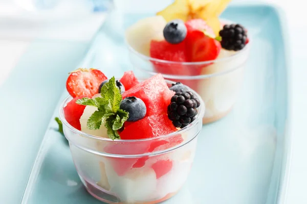 Ensalada de frutas en vasos — Foto de Stock