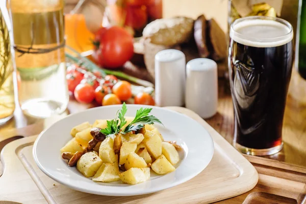 Potatoes with mushrooms on  plate — Stock Photo, Image