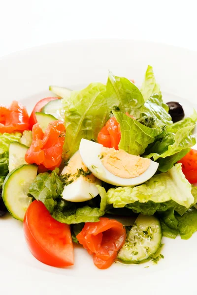 Salada com ovos e legumes — Fotografia de Stock