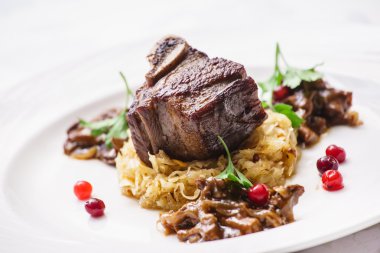 Lahana ile ızgara et