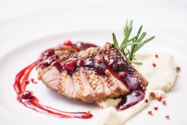 ördek göğsü patates püresi ile