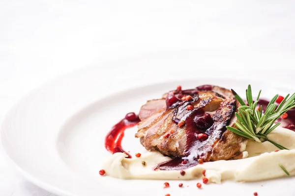 Duck breast with mashed potato — Stock Photo, Image