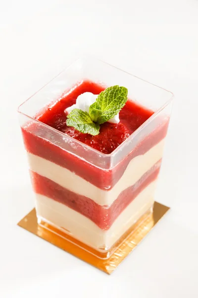 Leckeres süßes Beeren-Dessert — Stockfoto