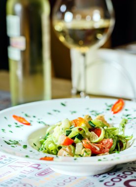 Lezzetli sebze salatası. 