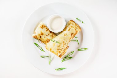 ekşi krema ile doldurulmuş krep