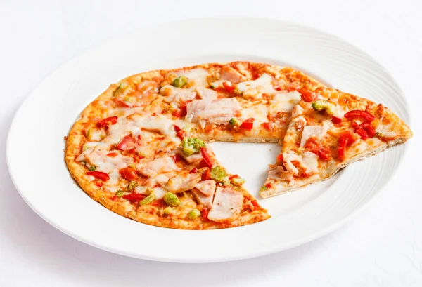 プレートにおいしいイタリアンピザ — ストック写真