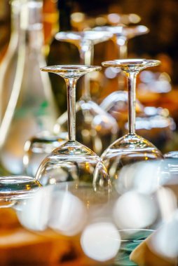 Şarap tadımı. Boş gözlük