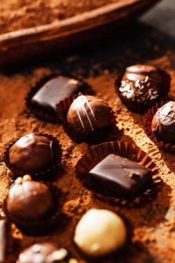 çiçekli çikolata tatlılar