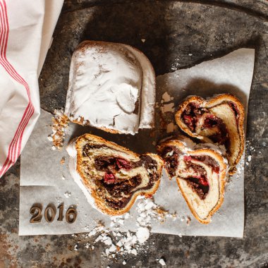 dilimlenmiş Noel stollen