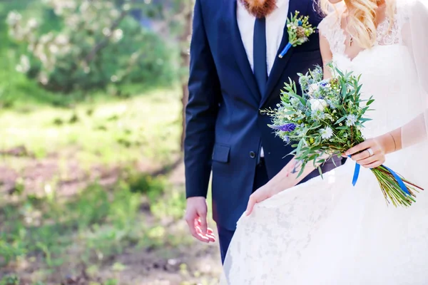คู่รักในวันแต่งงาน — ภาพถ่ายสต็อก