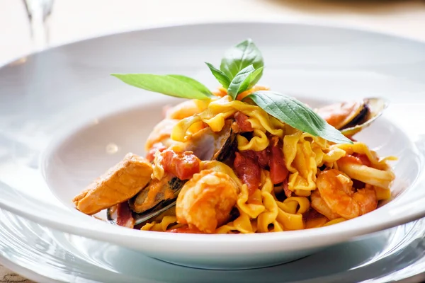 Seafood pasta with basil leaves — Stock Photo, Image