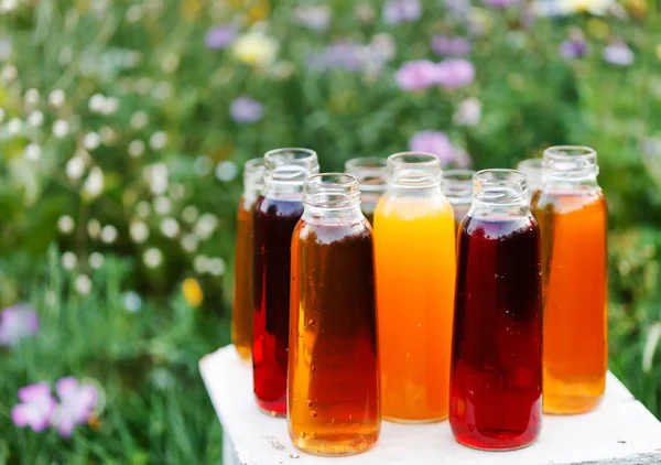 Diferentes botellas de jugo —  Fotos de Stock