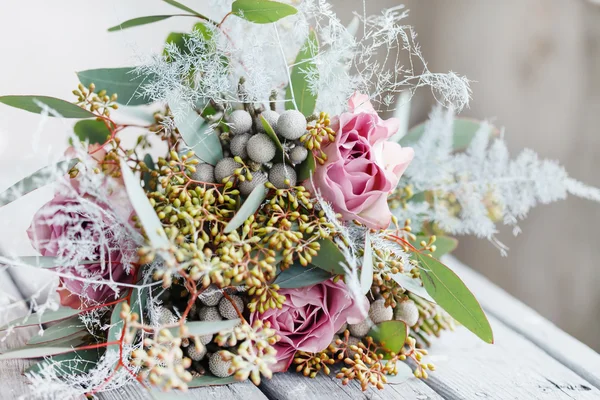 Romantic bouquet with pink roses — Stock Photo, Image