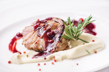 soslu ördek göğsü